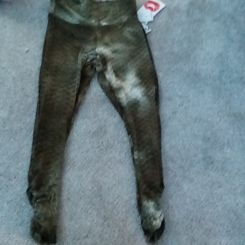 Hot kiss leggings size medium greenish whitish color, has a design
